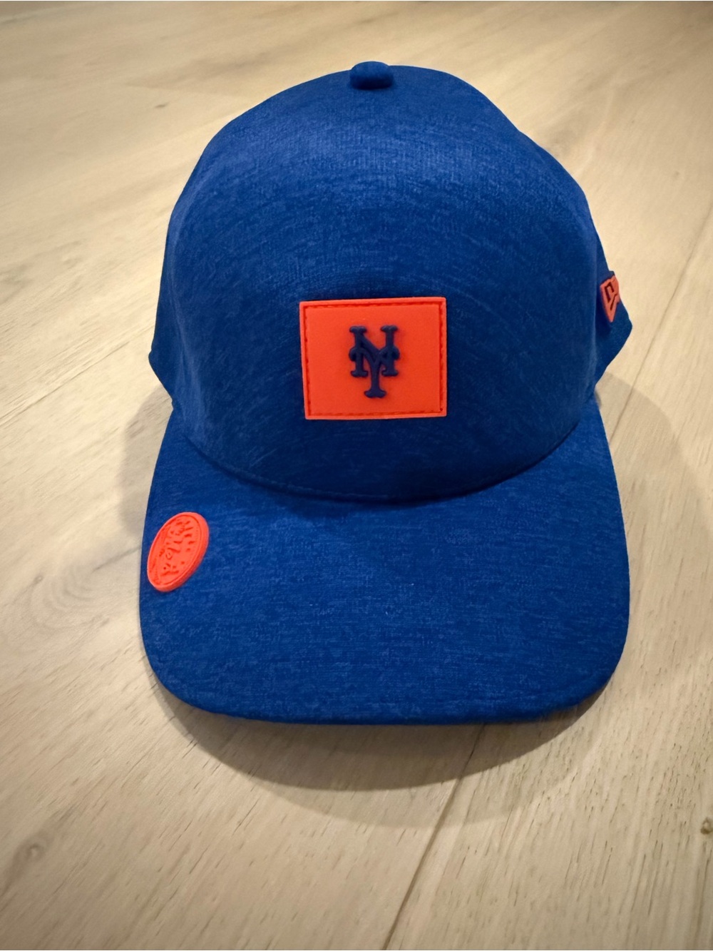 NWT- Men's New York Mets New Era Royal 2026 Clubhouse M-Crown 39THIRTY Flex Hat